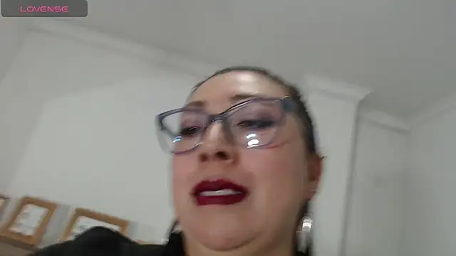 Snapshot of FranciscaVera chatting on June 3, 8:13 pm FranciscaVera online show from June 3, 8:13 pm