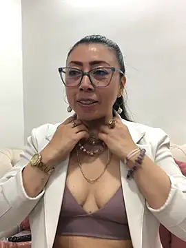 Snapshot of FranciscaVera chatting on July 11, 5:57 pm FranciscaVera online show from July 11, 5:57 pm