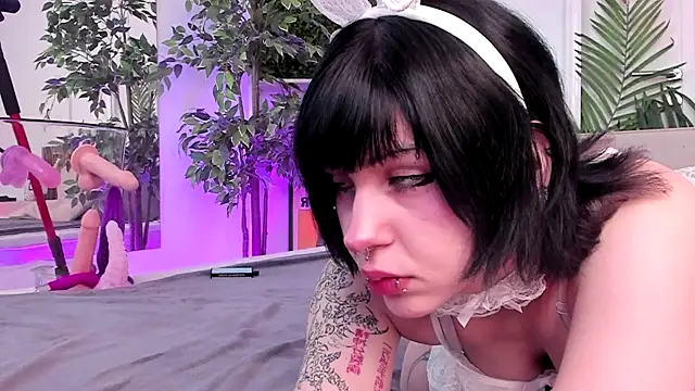 Ashley Alt online show from May 30, 6:42 am