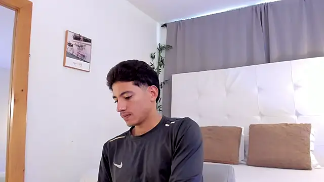 Alejo-and-Thiago online show from July 13, 1:32 pm