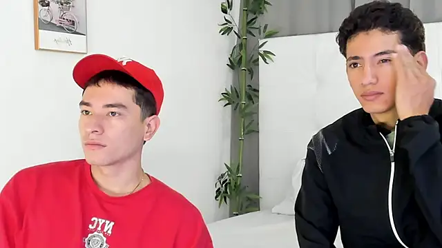 Snapshot of Alejo-and-Thiago chatting on June 3, 12:17 pm Alejo-and-Thiago online show from June 3, 12:17 pm