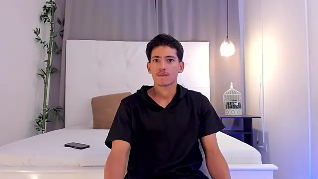 Alejo-and-Thiago online show from July 6, 12:23 pm