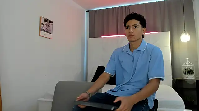 Snapshot of Alejo-and-Thiago chatting on May 10, 1:14 pm Alejo-and-Thiago online show from May 10, 1:14 pm