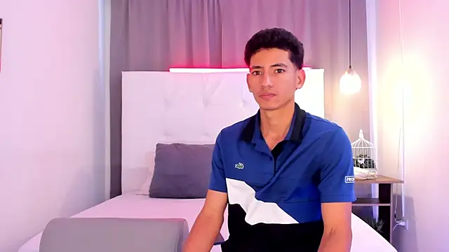Snapshot of Alejo-and-Thiago chatting on May 16, 12:15 pm Alejo-and-Thiago online show from May 16, 12:15 pm