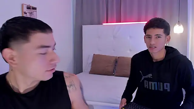 Snapshot of Alejo-and-Thiago chatting on May 22, 12:14 pm Alejo-and-Thiago online show from May 22, 12:14 pm