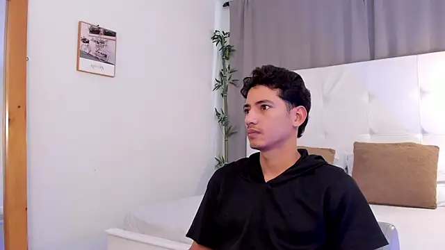 Alejo-and-Thiago online show from July 9, 12:15 pm