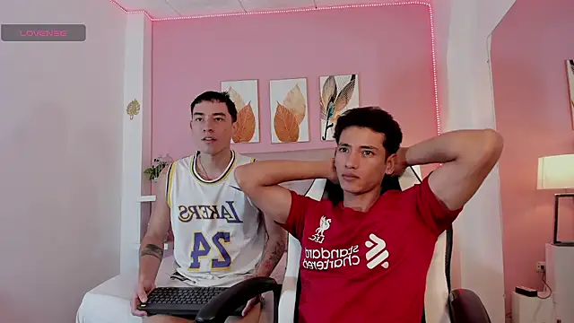 Snapshot of Alejo-and-Thiago chatting on June 2, 8:09 pm Alejo-and-Thiago online show from June 2, 8:09 pm