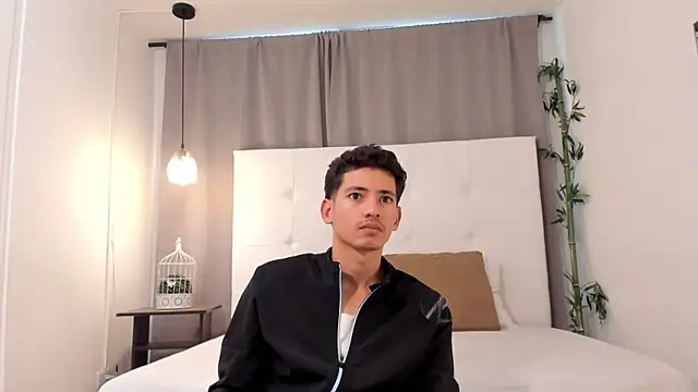 Alejo-and-Thiago online show from July 17, 12:35 pm