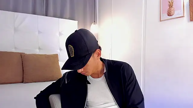 Alejo-and-Thiago online show from June 24, 12:26 pm