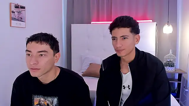Snapshot of Alejo-and-Thiago chatting on May 18, 1:16 pm Alejo-and-Thiago online show from May 18, 1:16 pm