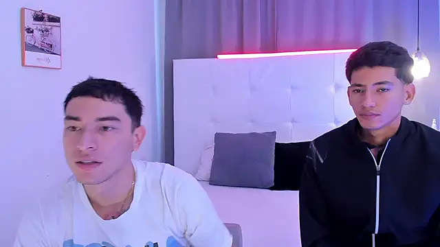 Snapshot of Alejo-and-Thiago chatting on May 15, 12:36 pm Alejo-and-Thiago online show from May 15, 12:36 pm