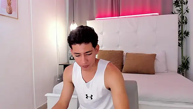 Snapshot of Alejo-and-Thiago chatting on June 15, 1:44 pm Alejo-and-Thiago online show from June 15, 1:44 pm