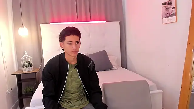 Snapshot of Alejo-and-Thiago chatting on May 9, 12:19 pm Alejo-and-Thiago online show from May 9, 12:19 pm
