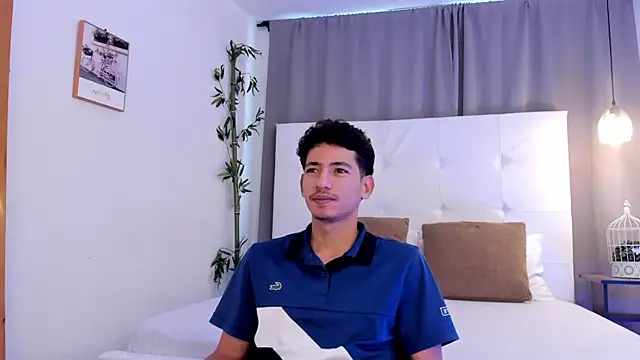 Alejo-and-Thiago online show from July 21, 12:28 pm