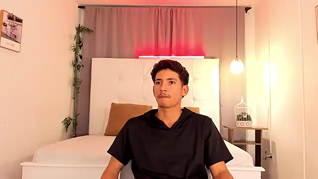Alejo-and-Thiago online show from July 26, 2:07 am