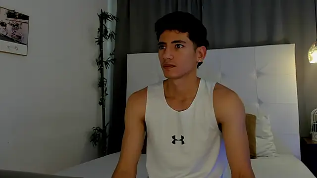 Snapshot of Alejo-and-Thiago chatting on May 27, 12:34 pm Alejo-and-Thiago online show from May 27, 12:34 pm
