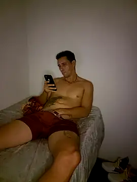 Leandro flores92 online show from May 3, 3:11 am