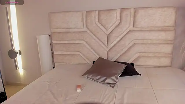  zoe 3 online show from August 3, 1:06 pm