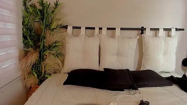  zoe 3 online show from June 12, 1:09 pm