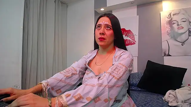 Snapshot of _tamara_priya_ chatting on July 16, 11:29 am tamara priya online show from July 16, 11:29 am
