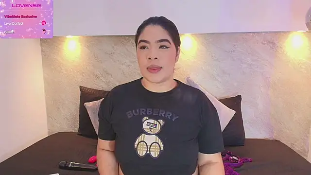 Snapshot of Emma__becket1 chatting on June 21, 3:56 am Emma becket1 online show from June 21, 3:56 am