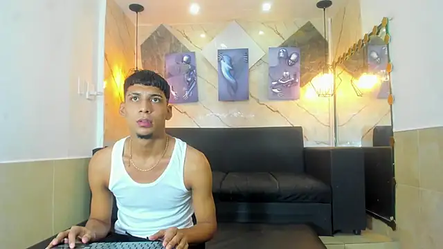 Snapshot of Yeff_26 chatting on July 29, 12:37 pm Yeff 26 online show from July 29, 12:37 pm