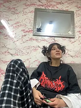 Snapshot of Evelin_Hellsing chatting on June 7, 3:06 pm Evelin Hellsing online show from June 7, 3:06 pm