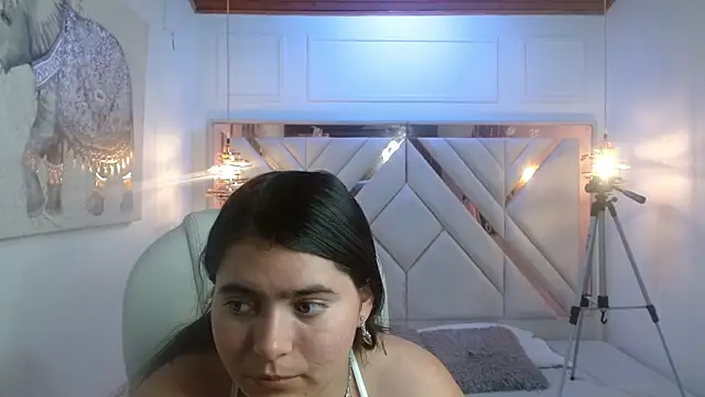 Laurha  online show from July 14, 7:31 pm