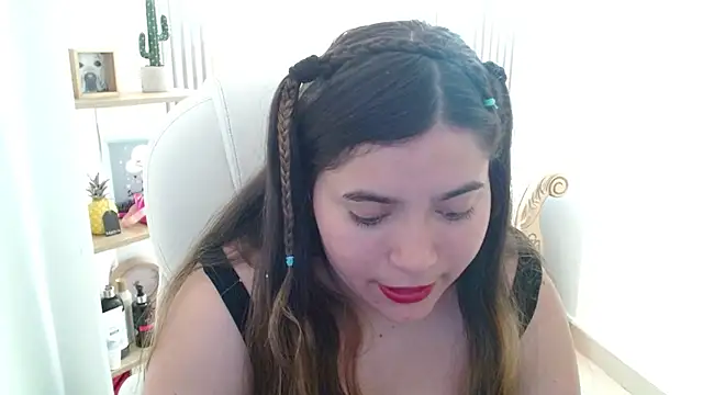 Laurha  online show from May 18, 7:51 pm