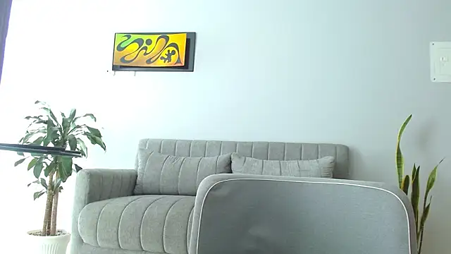 Snapshot of pielcanela361 chatting on May 11, 2:45 pm pielcanela361 online show from May 11, 2:45 pm