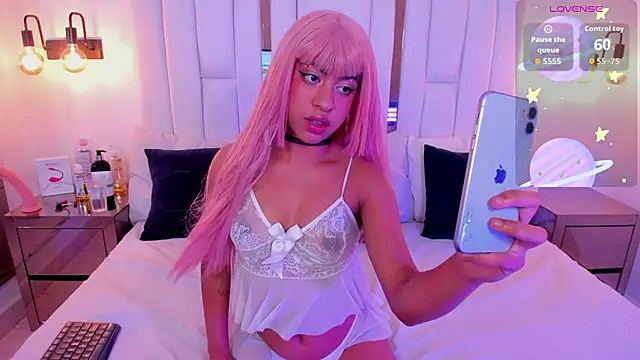 Snapshot of lilieth_white chatting on June 20, 12:43 pm lilieth white online show from June 20, 12:43 pm