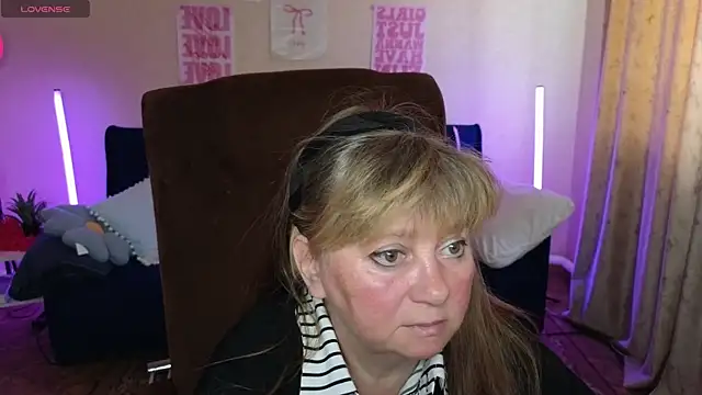 Melania Cook online show from May 16, 5:28 am