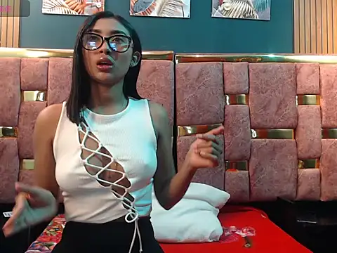 Snapshot of Mia_konor06 chatting on May 8, 11:03 am Mia konor06 online show from May 8, 11:03 am