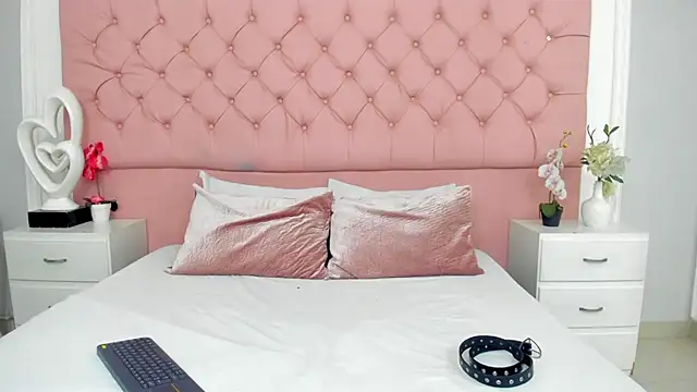 Snapshot of SarahDoll__ chatting on June 20, 3:17 pm SarahDoll online show from June 20, 3:17 pm
