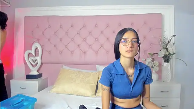 Snapshot of SarahDoll__ chatting on May 21, 12:57 pm SarahDoll online show from May 21, 12:57 pm
