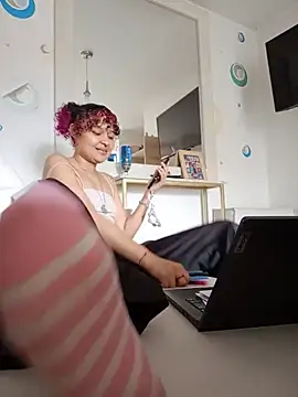 Ari vibesX online show from August 3, 10:03 pm