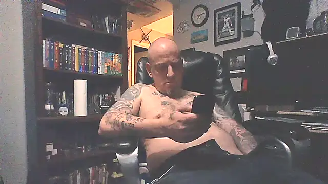dadbod0969 online show from May 3, 7:06 pm
