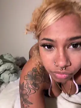 LoloBabe online show from May 1, 5:01 am