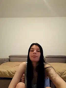 EMILLYREED11 online show from May 6, 5:39 pm