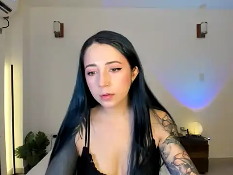Snapshot of EvangelineLoveee chatting on June 24, 3:43 pm EvangelineLoveee online show from June 24, 3:43 pm