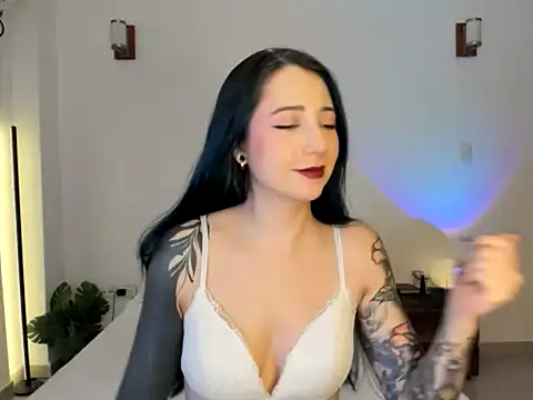 Snapshot of EvangelineLoveee chatting on June 25, 3:06 pm EvangelineLoveee online show from June 25, 3:06 pm