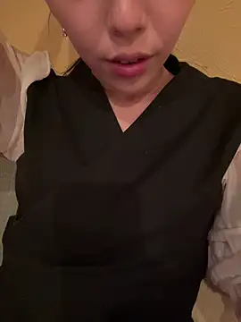 Snapshot of momo_dior chatting on May 1, 7:46 am momo dior online show from May 1, 7:46 am
