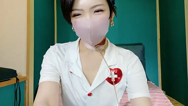 Naomi 00122 online show from June 16, 10:10 pm