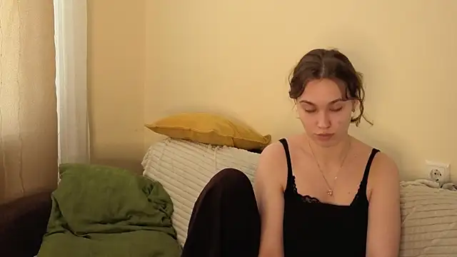 JolieDerringer online show from May 25, 7:18 am