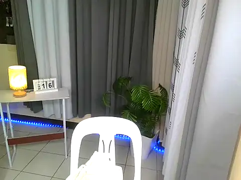 Snapshot of Ashtonfuckingboi chatting on May 15, 3:21 pm Ashtonfuckingboi online show from May 15, 3:21 pm