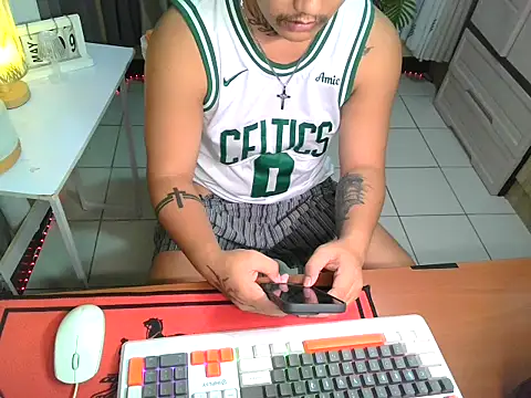 Snapshot of Ashtonfuckingboi chatting on May 10, 10:11 pm Ashtonfuckingboi online show from May 10, 10:11 pm