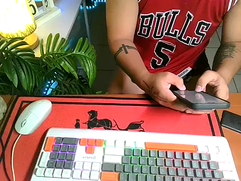 Snapshot of Ashtonfuckingboi chatting on May 9, 3:10 am Ashtonfuckingboi online show from May 9, 3:10 am