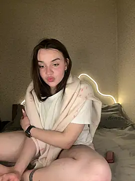 Vyxia online show from May 17, 10:10 pm