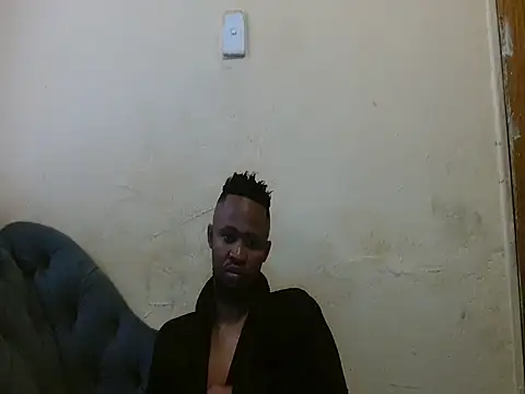 Snapshot of xxTroyX chatting on June 4, 9:14 am xxTroyX online show from June 4, 9:14 am