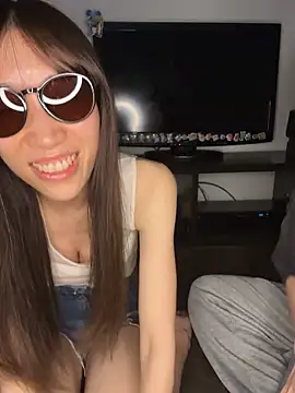 risacha online show from May 13, 3:30 pm